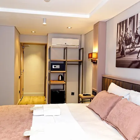 Hotel Premium Old 3*